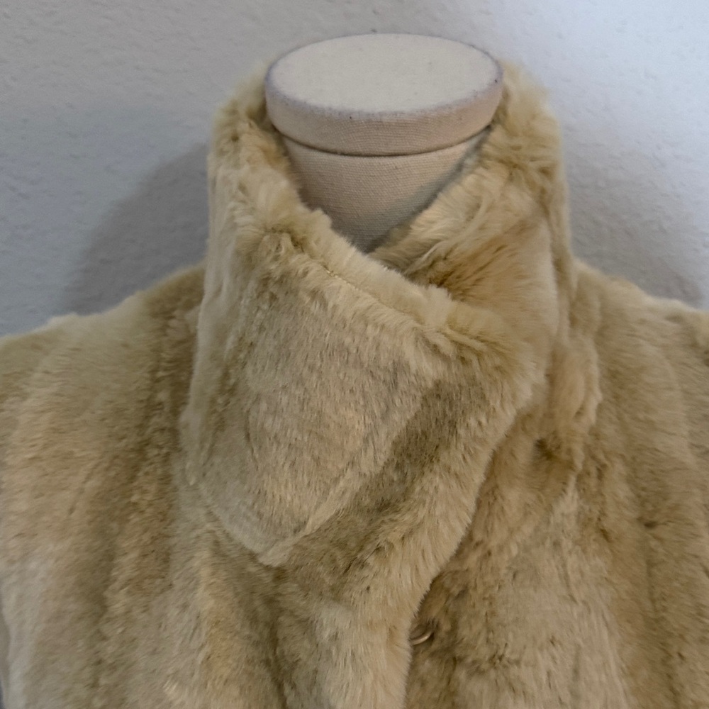 Kristen Blake Neutral Faux Fur Vest size Medium - Picture 3 of 16
